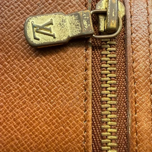 Louis Vuitton Signature Large Wallet - Picture 6 of 10